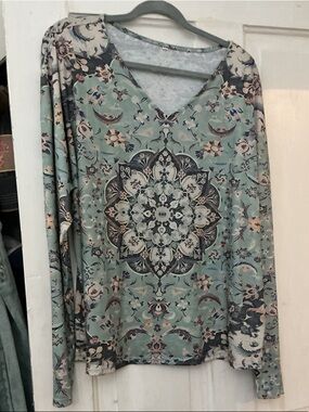 Floral Medallion V-Neck Long Sleeve Top - Sage Green xl